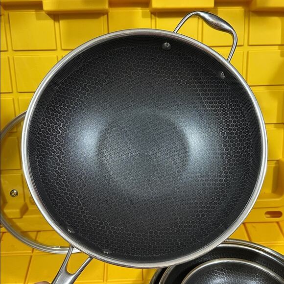 HEXCLAD 6-Piece Nonstick Stainless Steel Frying Pan Set 8", 10" 12" and Wok $600 - Picture 2 of 10